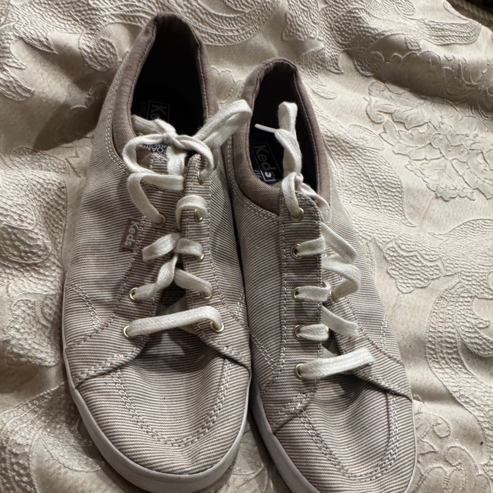 Keds Women's Cream Lace-Up Sneakers